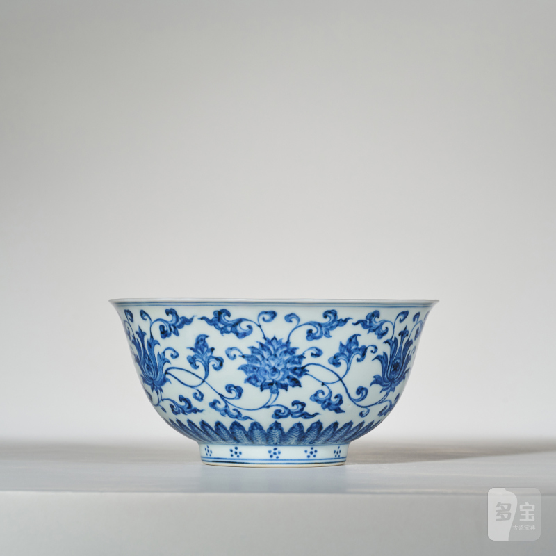 明宣德 青花外西番莲纹内折枝花卉纹碗 - 图9